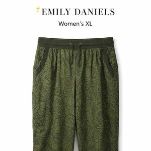 Emily Daniels Women’s XL Dark Olive Green Palm Print Capri Pants Casual Pull-On